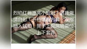 电影院里气质美女和人妖做在一起性欲来了盒子套住鸡巴撸管深喉后入直接操到口爆