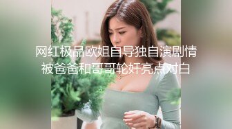 童颜巨乳小嫩逼幼小的美丽纯纯露脸直播，平台每天的最高人气，大奶子很诱人躺着都乱颤，自己舔奶头骚逼特写